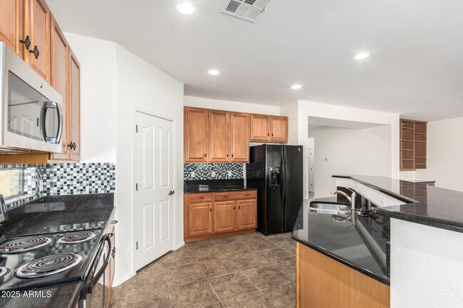 Building Photo - 15668 W Meadowbrook Ave
