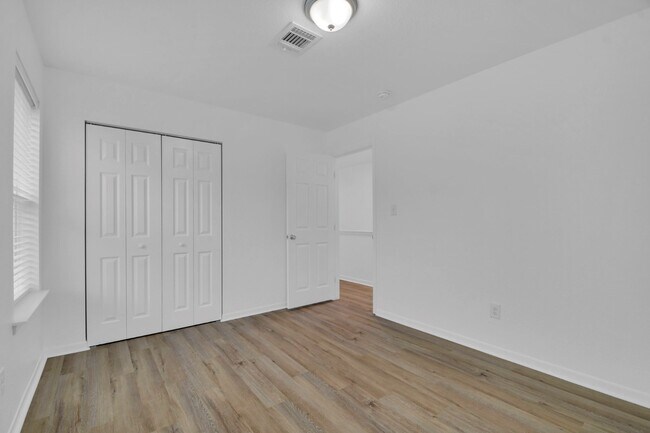 Building Photo - 1004 E Fannin St