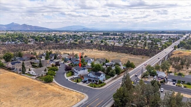 Building Photo - 1622 NW Rimrock Dr