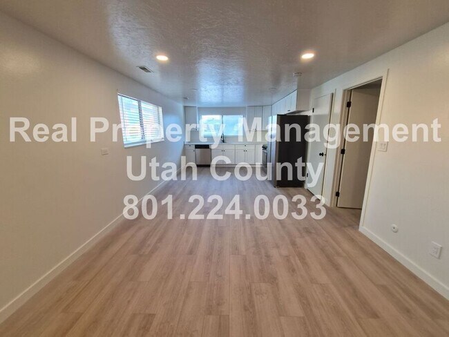 Building Photo - 1146 W 100 N