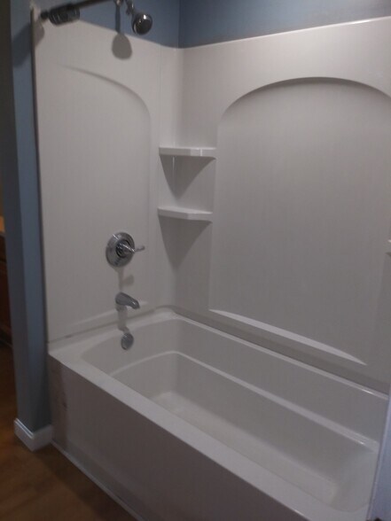 Tub/Shower - 18 Auburn St