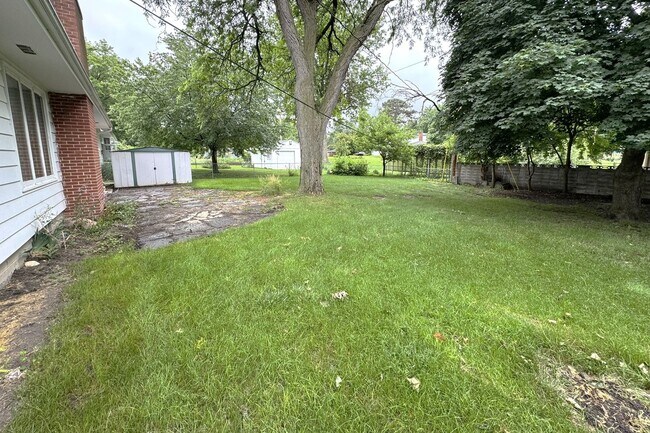 Building Photo - Large 3 Bedroom Home in North Ames just of...