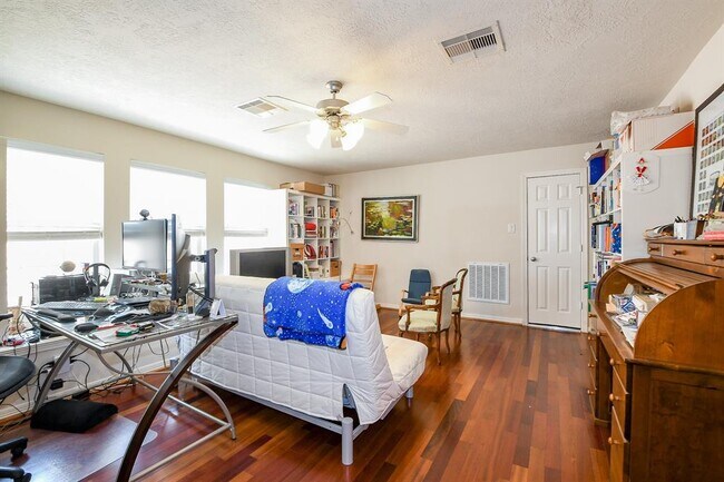 Building Photo - 7608 Janak Dr