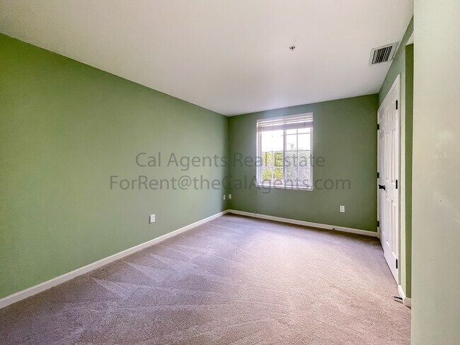 Building Photo - 909 Adams St