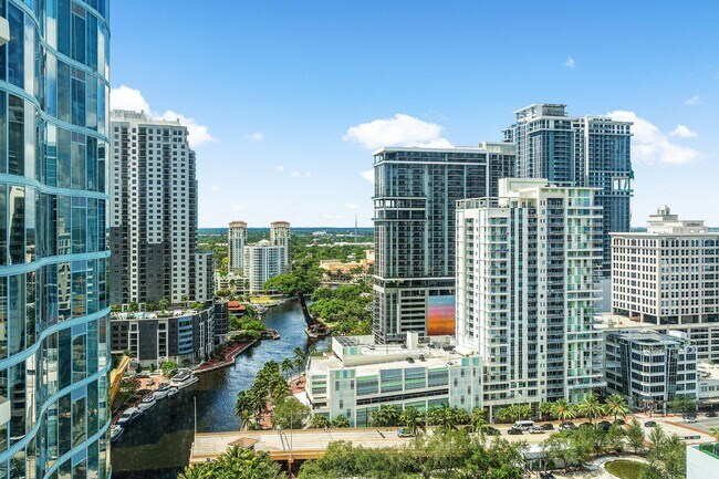 Building Photo - 333 Las Olas Way