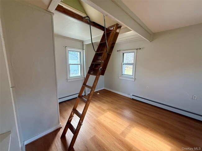 Building Photo - 1 Royal Acres Dr