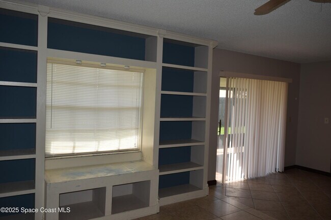 Building Photo - 1941 Talloak Rd