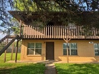 Building Photo - Available Now! Updated, Downstairs 2 Bedroom 1 Bath Apartment!