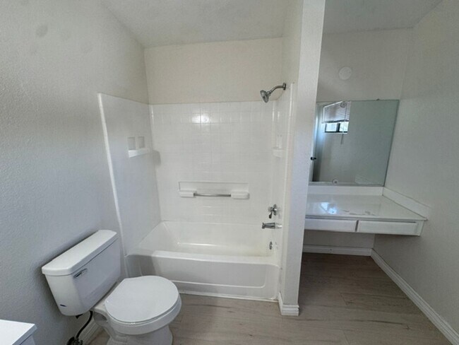 Building Photo - 409 Wimbledon Dr