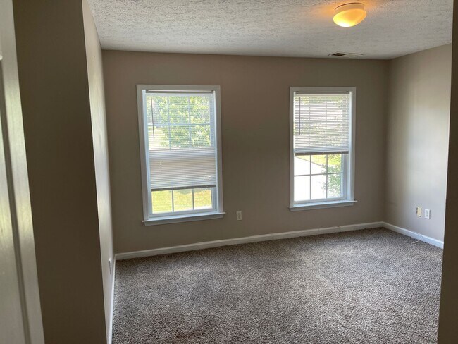 Building Photo - Spacious 4-Bedroom Home in a Quiet Union C...