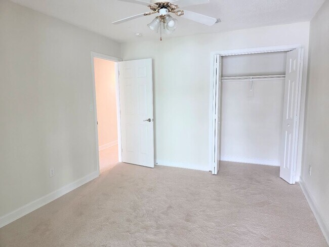 Building Photo - 11462 W Bayshore Dr