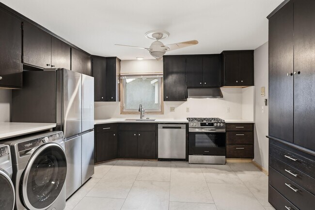 Building Photo - 4538 N Larkin St
