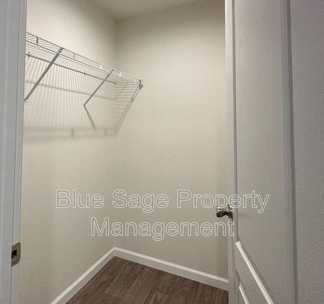 Building Photo - 504 Spencer Rd