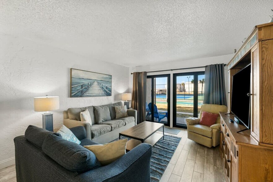 Building Photo - 8727 Thomas Dr