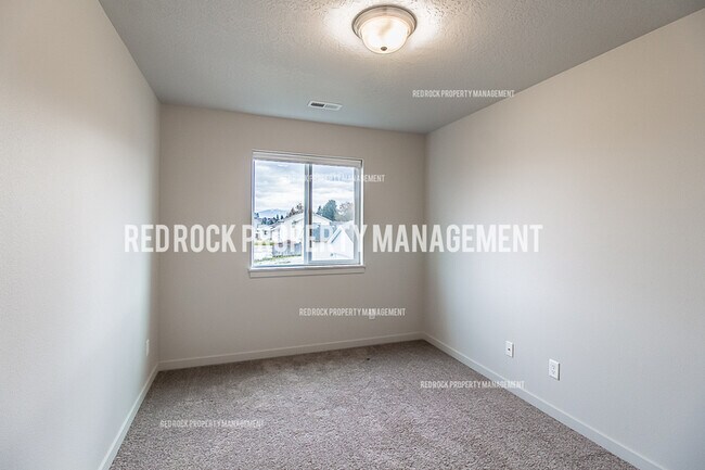 Building Photo - 203 Woodlawn Ln