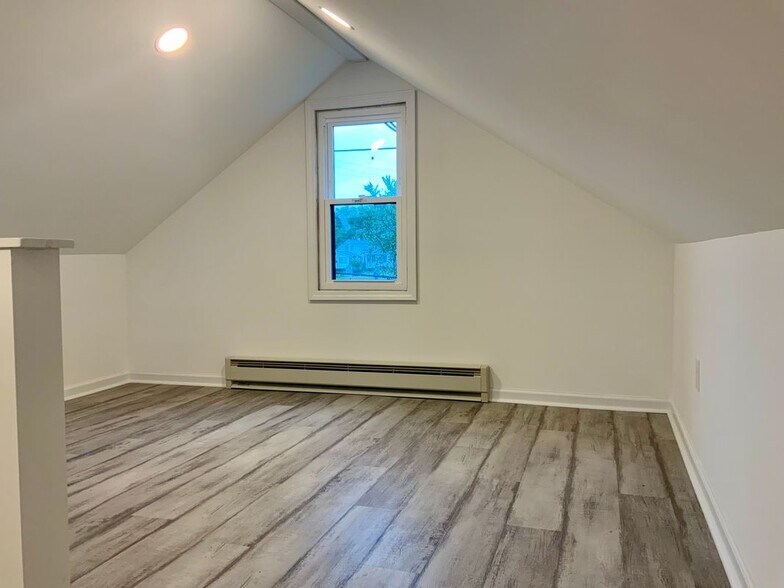 Building Photo - 1156 US-9