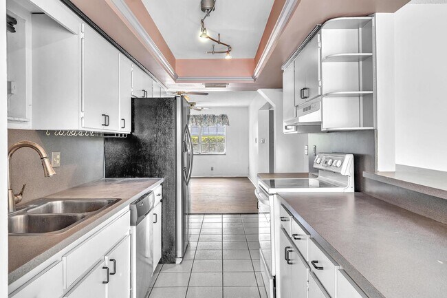 Building Photo - 5551 SW 57th St