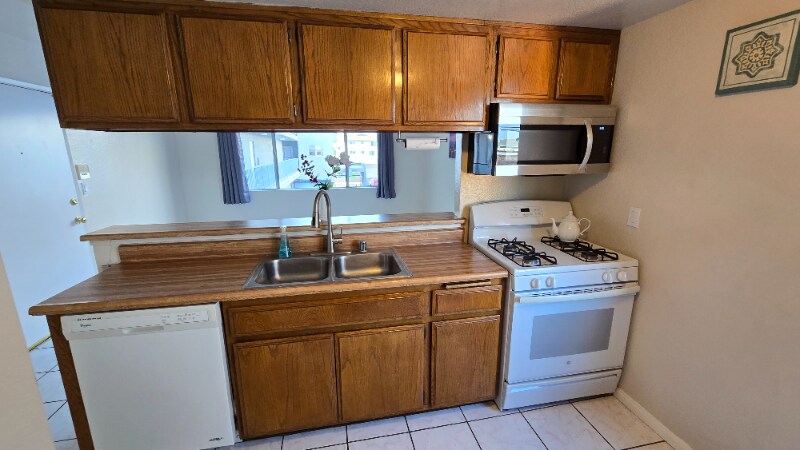 Building Photo - 4446 W 136th St
