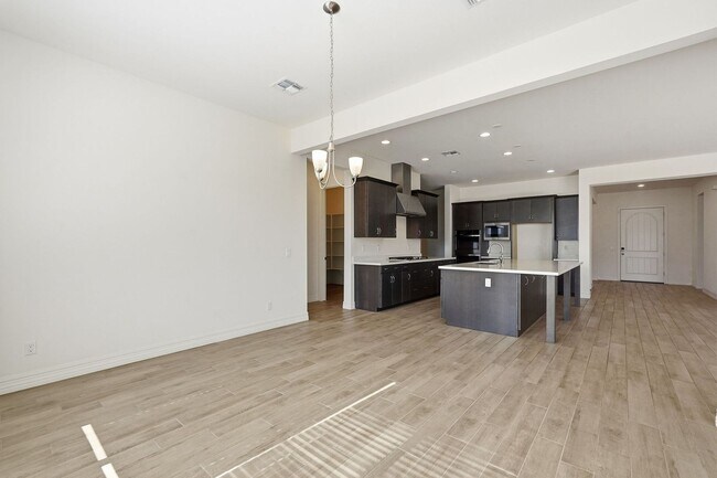 Building Photo - Gated Community Amazing ameneties