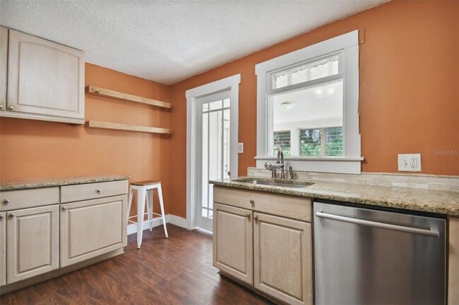 Building Photo - 1925 52nd St S