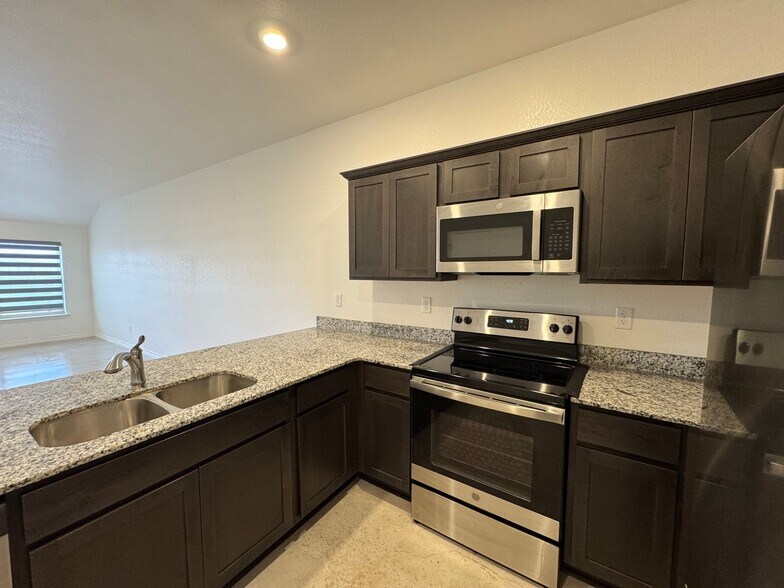 Building Photo - 1234 Lehmann Dr