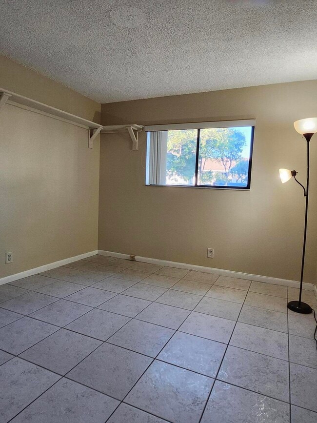 Building Photo - 545 Trace Cir