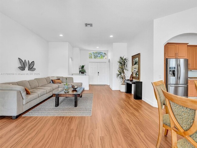 Building Photo - 754 Sunflower Cir