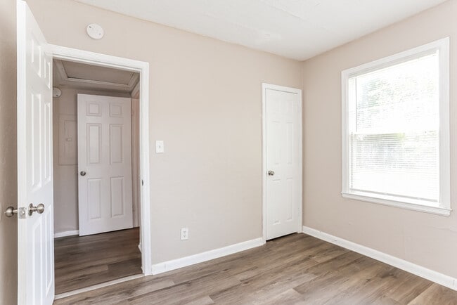 Building Photo - 5360 Colonial Ave