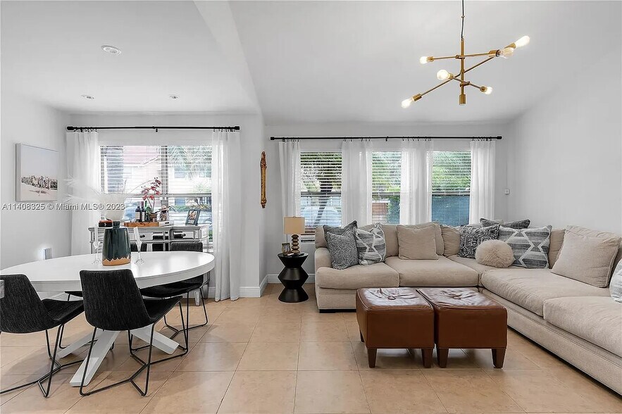 Building Photo - 10441 SW 156th Ct