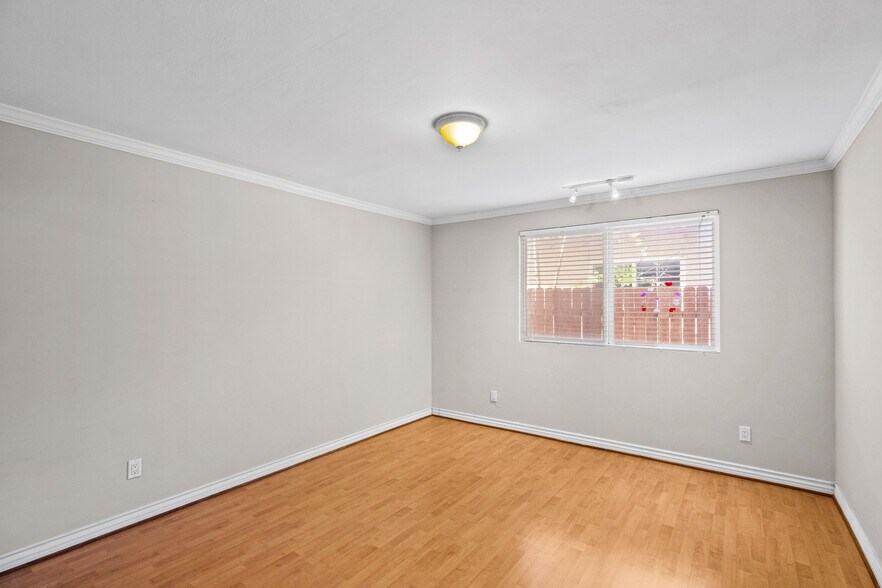 Building Photo - 18123 Delano St