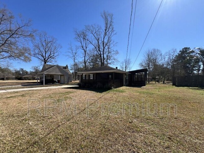 Building Photo - 10494 Wade Dr