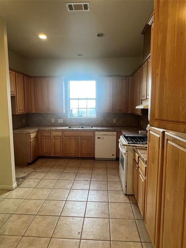 Building Photo - 5404 Martin Ave