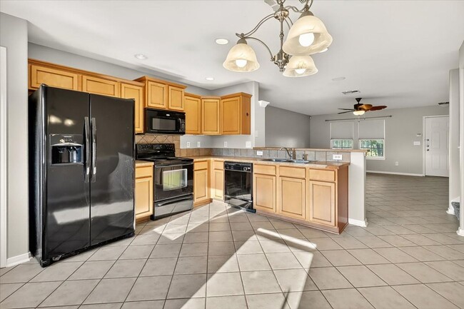 Building Photo - 2110 Encino Dr