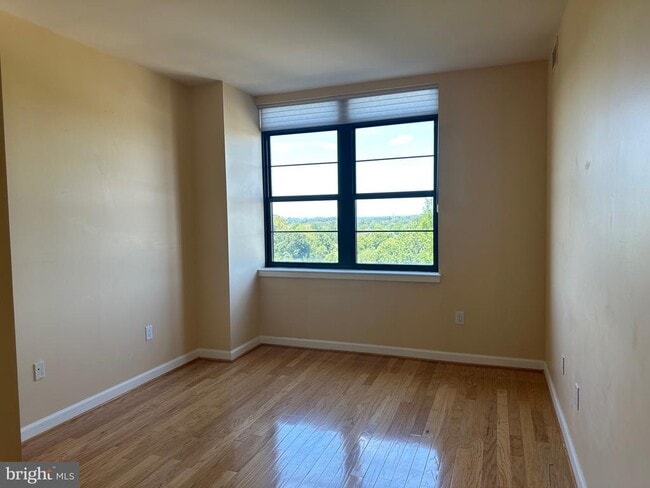Building Photo - 1830 Fountain Dr