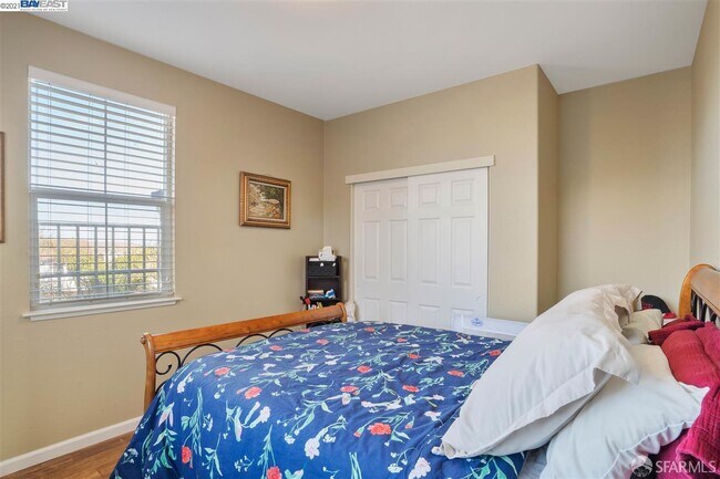 Building Photo - 699 Flemish Ct