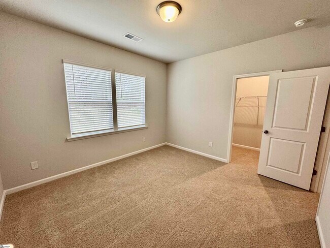 Building Photo - 325 Gooding Trl