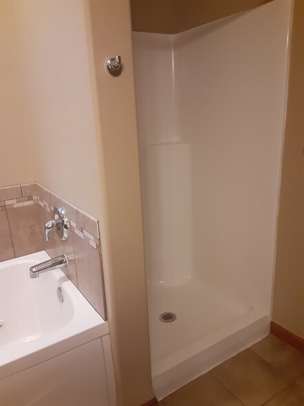 Building Photo - 958 Parkland Dr
