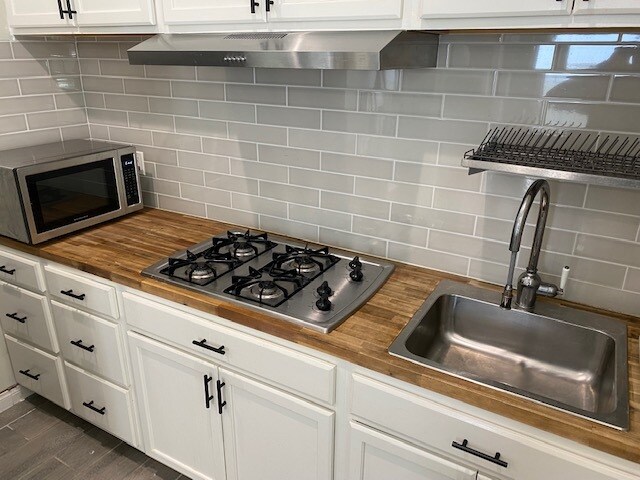 Building Photo - 21520 Saticoy St