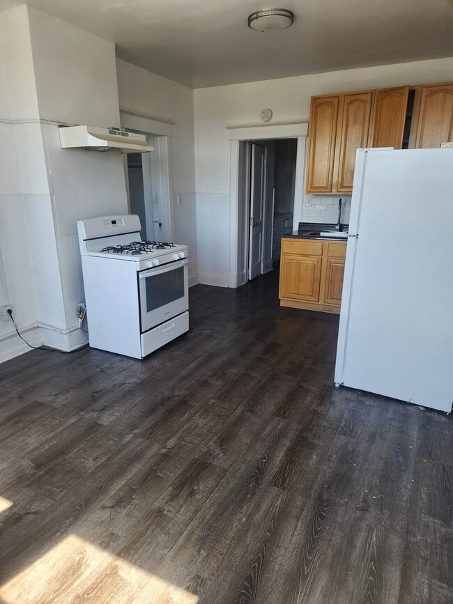 Building Photo - 152 Ridge Ave