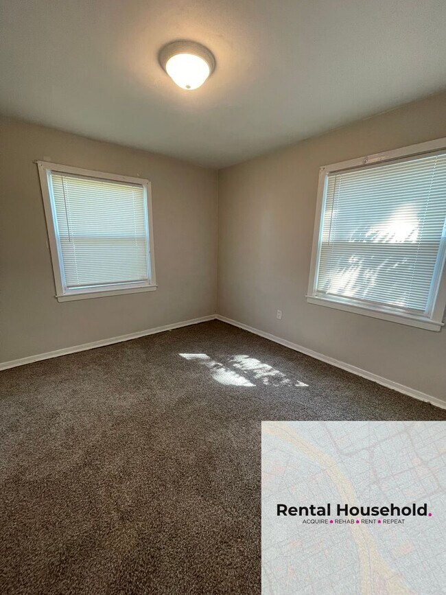 Building Photo - Stunning 3-Bedroom 1-Bath Bunglaow Located in Eastpointe