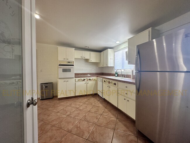 Building Photo - 6624 E Nelson Dr