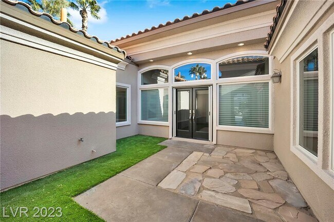 Courtyard - 2793 Bellini Dr