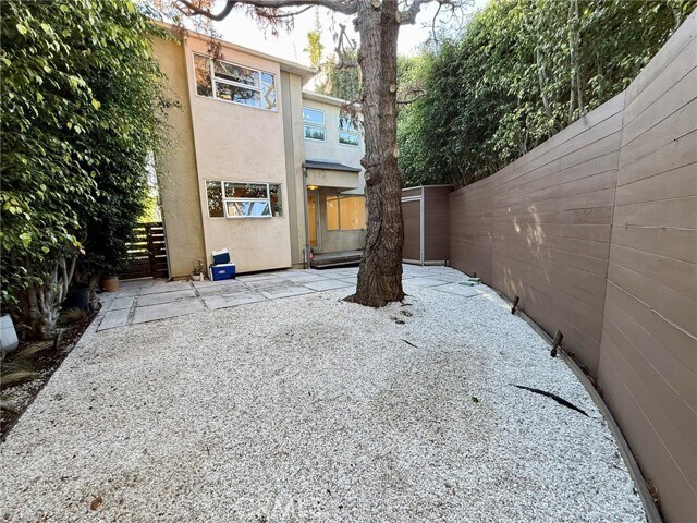 Building Photo - 2302 Oakwood Ave