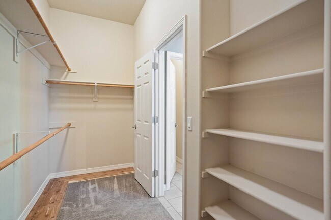 Building Photo - Main Level Living in Pine Creek...Views ar...