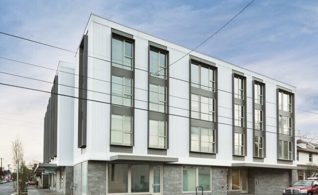 Primary Photo - 3rd Floor Modern & Sleek 1Bdr w/Floor-to-C...