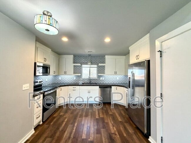 Building Photo - 624 S Quincy Ave