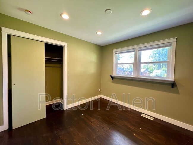 Building Photo - 3 Mt Royal Dr