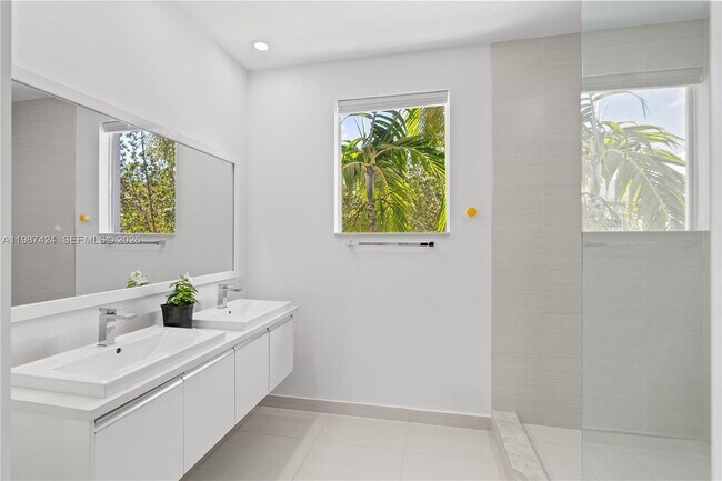 Building Photo - 6432 NW 104th Ct