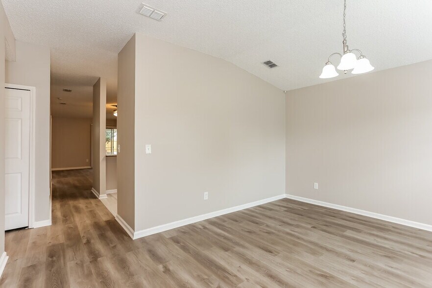Building Photo - 3416 International Village Dr W