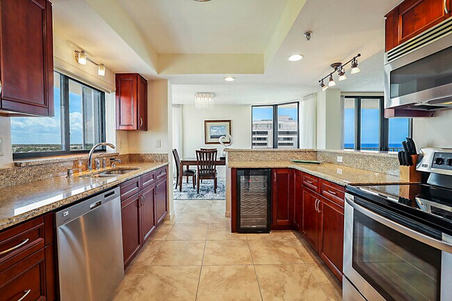 Building Photo - 2917 S Ocean Blvd